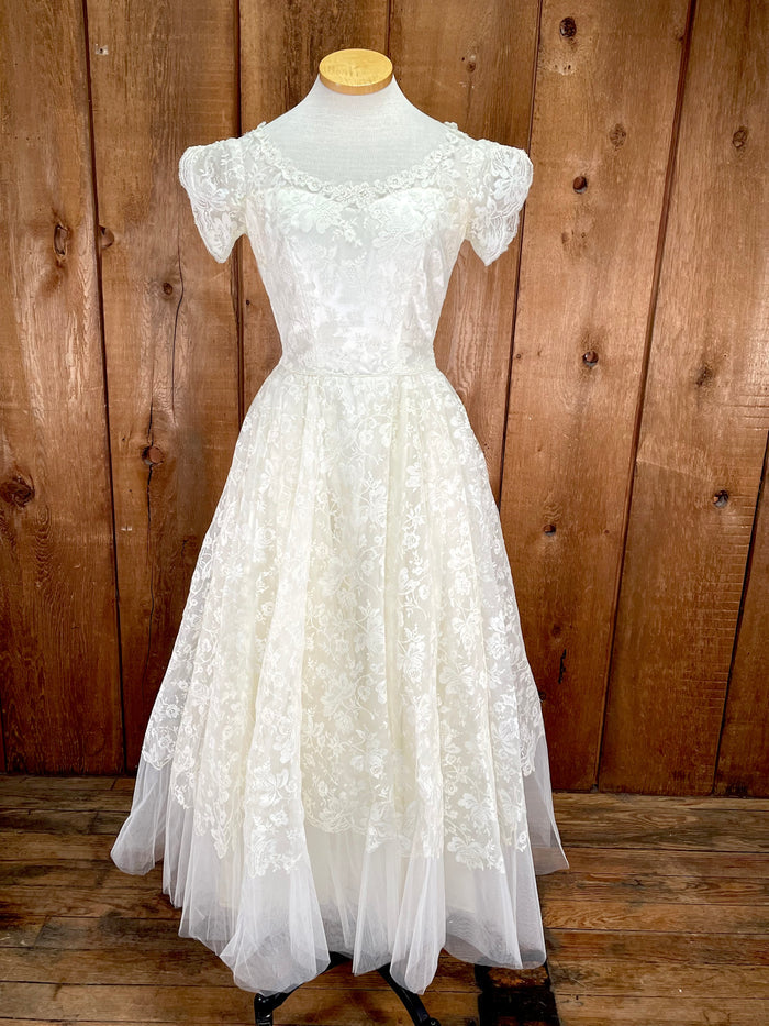 1955 Harzfeld’s Fit & Flare Bridal Dress    w26
