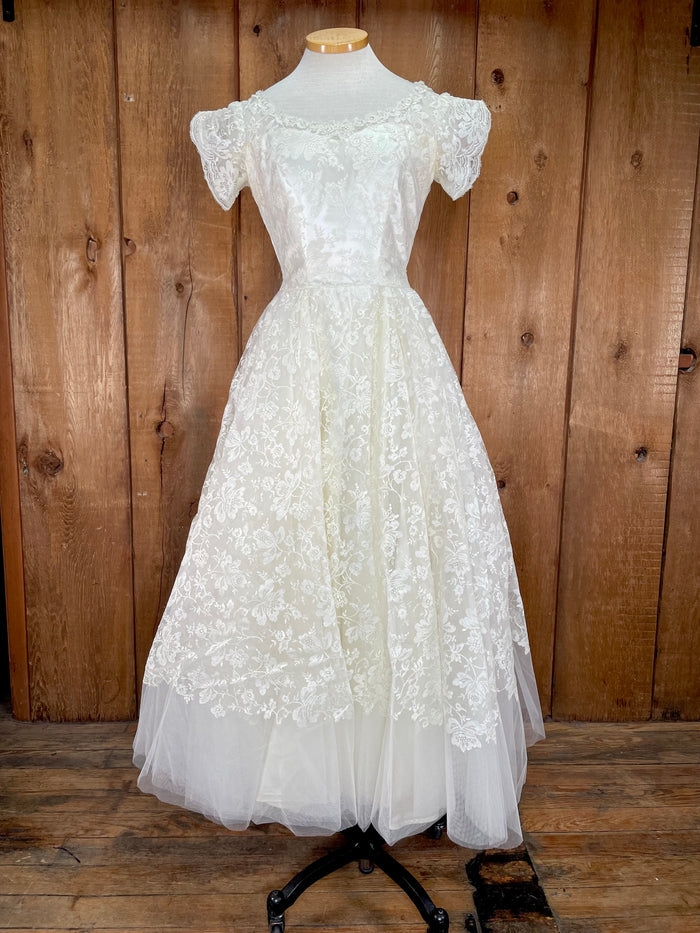 1955 Harzfeld’s Fit & Flare Bridal Dress    w26