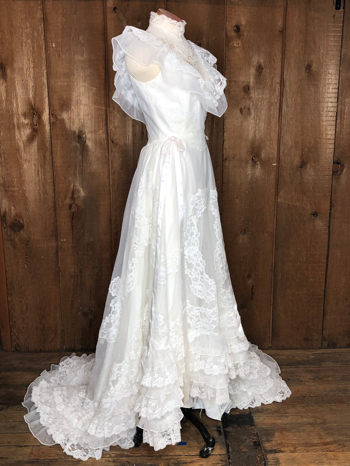 1983 Bridallure Lace Wedding Dress w/Train     W26