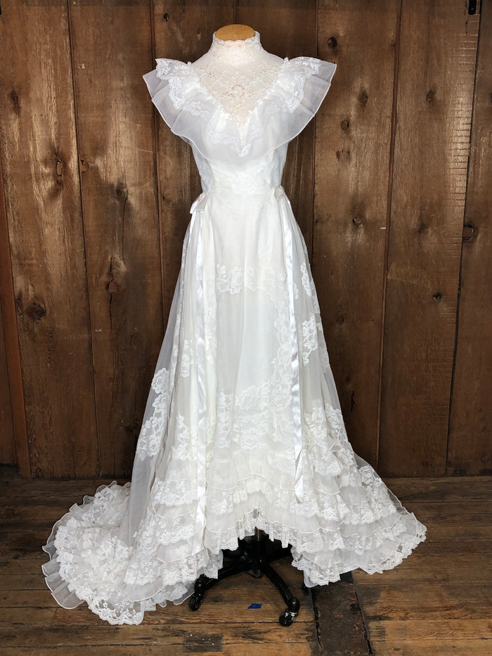1983 Bridallure Lace Wedding Dress w/Train     W26