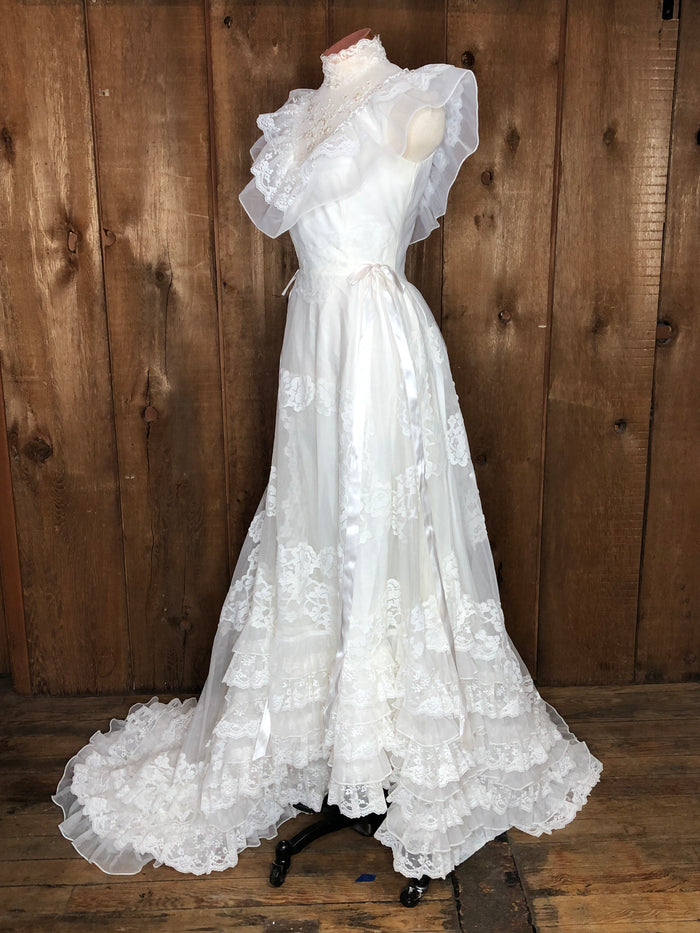 1983 Bridallure Lace Wedding Dress w/Train     W26