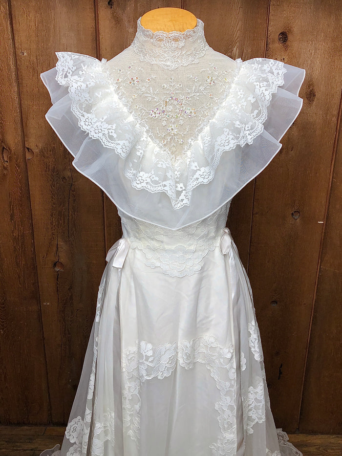 1983 Bridallure Lace Wedding Dress w/Train     W26