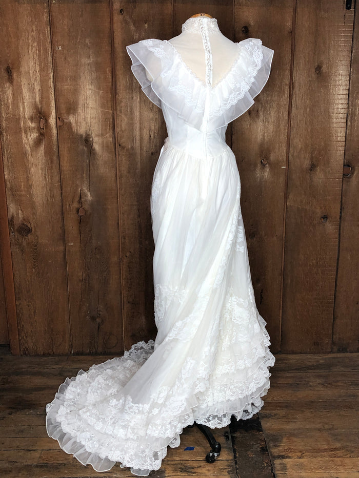 1983 Bridallure Lace Wedding Dress w/Train     W26