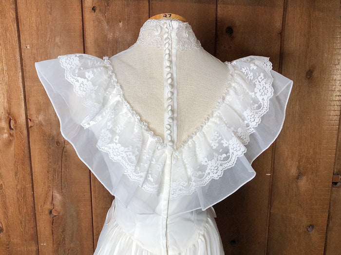 1983 Bridallure Lace Wedding Dress w/Train     W26