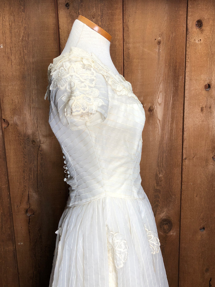 50s Sylvia Ann Bridal Stitch Stripe Gown    w25