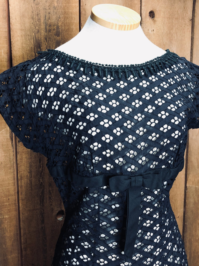 60s Black Lace Dress w/Bow     W28"
