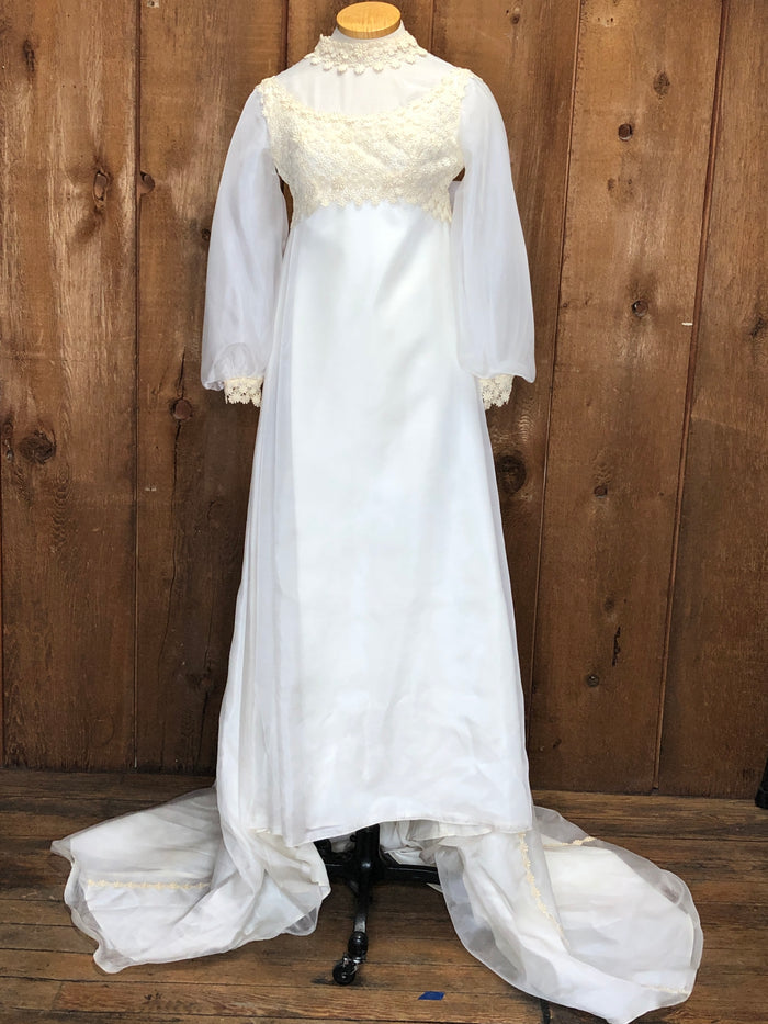 60s Swansons Daisy Emb. Wedding Gown w/Matching Veil    w28