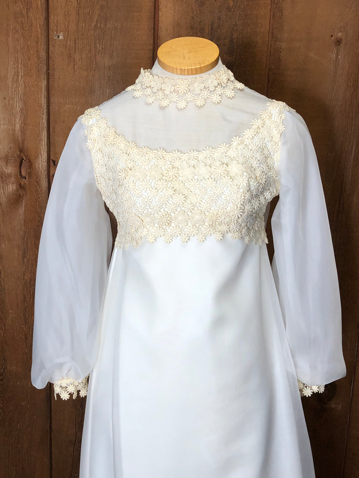 60s Swansons Daisy Emb. Wedding Gown w/Matching Veil    w28
