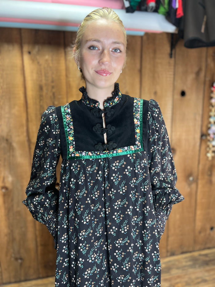 70s Gunne Sax Calico on Blk Midi Dress    S/M