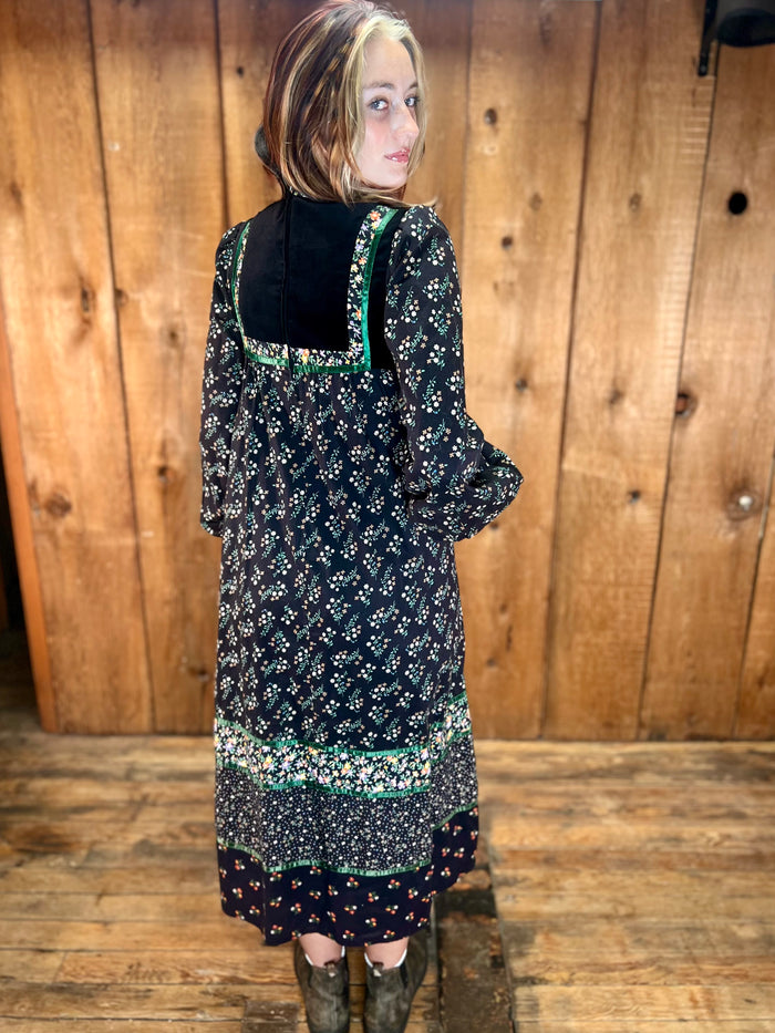 70s Gunne Sax Calico on Blk Midi Dress    S/M