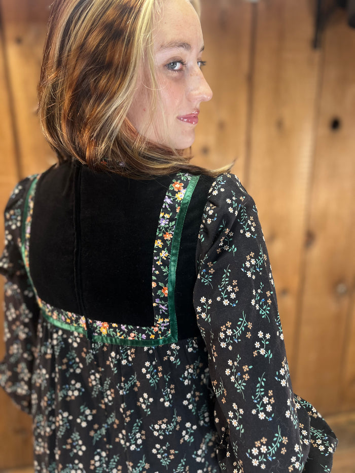 70s Gunne Sax Calico on Blk Midi Dress    S/M