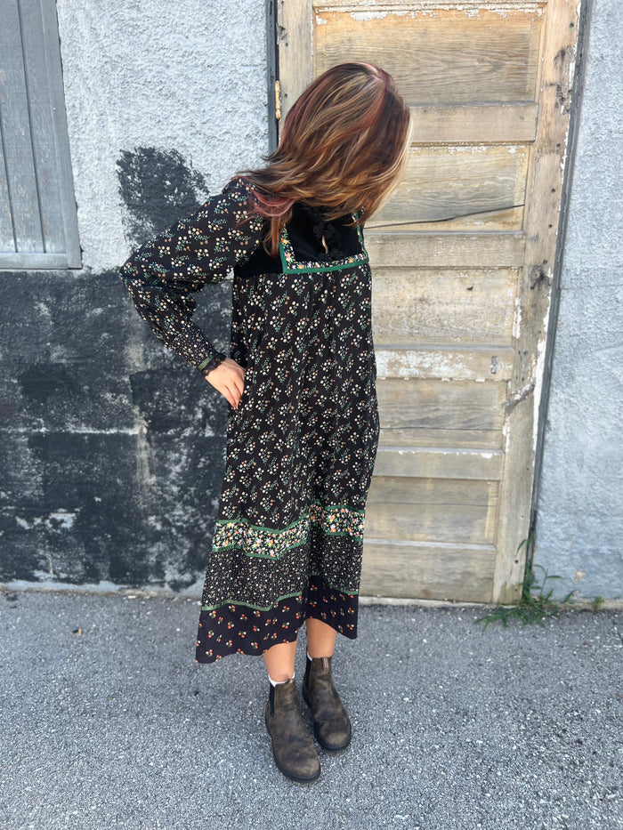 70s Gunne Sax Calico on Blk Midi Dress    S/M