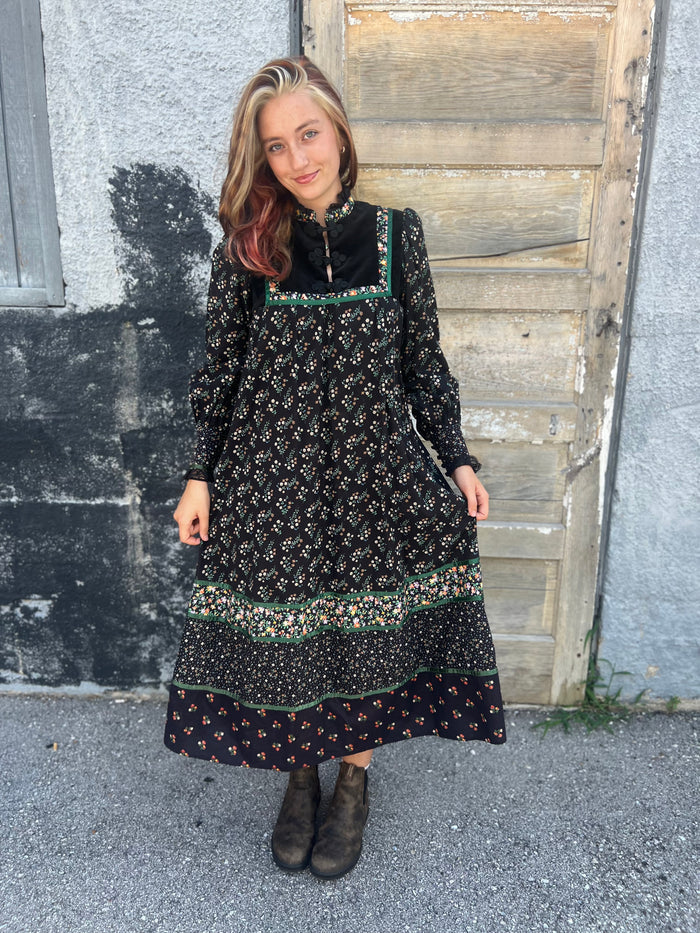 70s Gunne Sax Calico on Blk Midi Dress    S/M