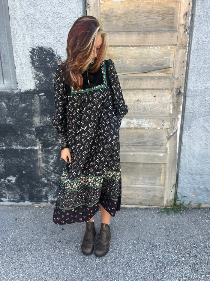 70s Gunne Sax Calico on Blk Midi Dress    S/M