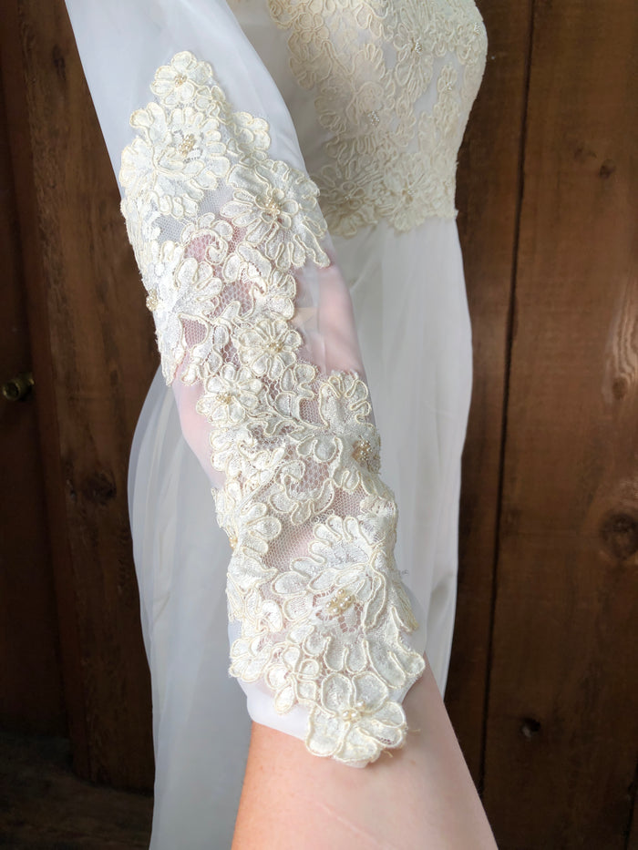 70s ILGWU Pearl & Lace Wedding Gown w/Train    W27