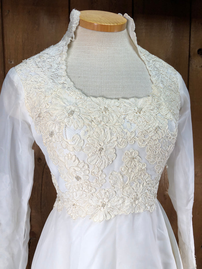 70s ILGWU Pearl & Lace Wedding Gown w/Train    W27