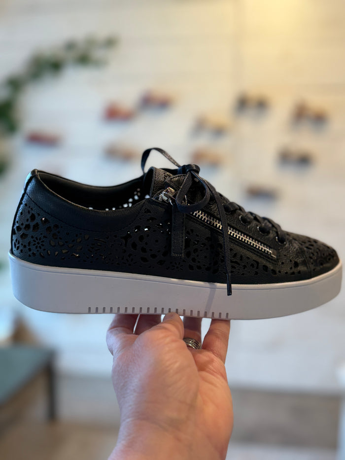 Django & Juliette LEITHA Sneaker in Navy