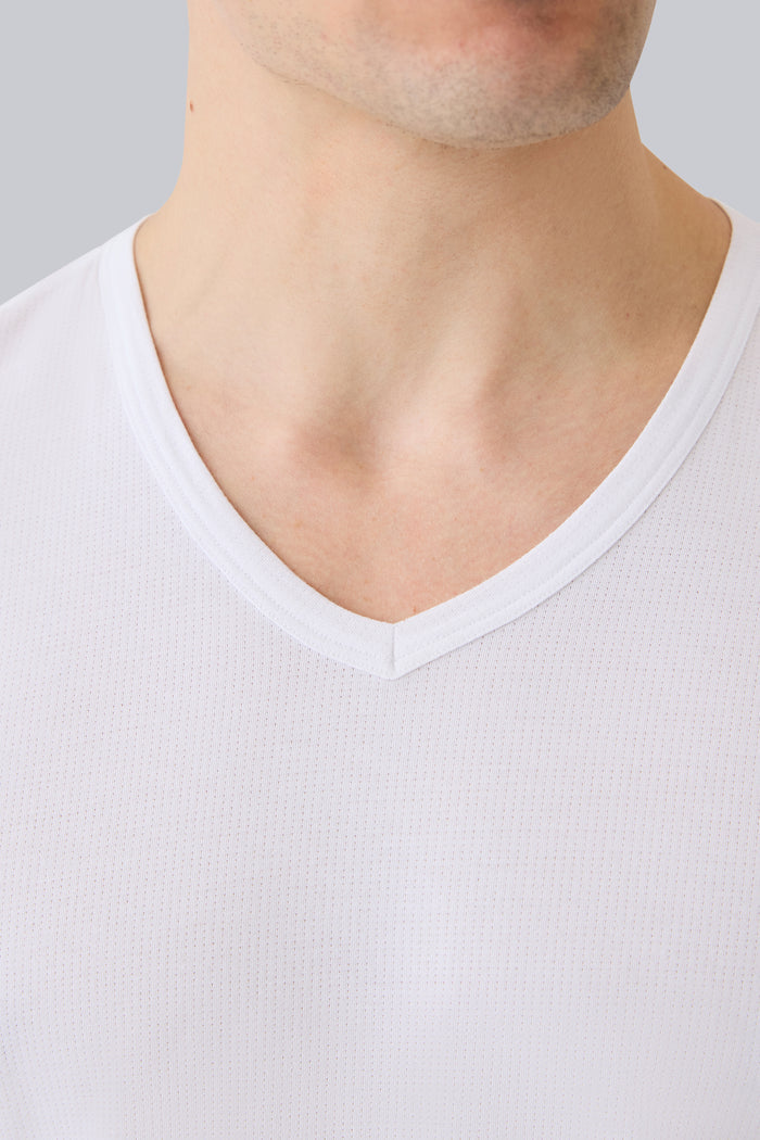 V-neck collar of Airknitx Cotton V-neck Undershirt
