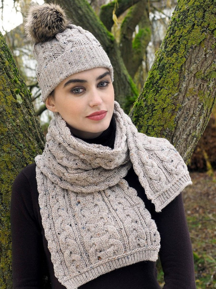 oatmeal_pom_pom_hat_81589154-489b-4005-96ed-665a0b138f07.jpg
