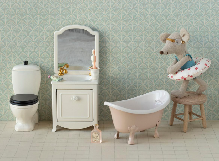 bathtub, mouse - rose