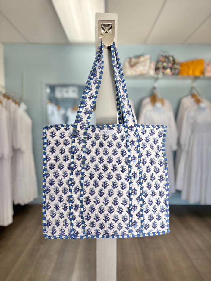 Blue floral print quilted bag