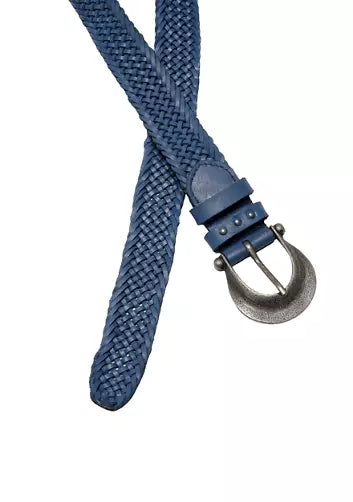 A medium width coastal leather belt with a chunky Western buckle and a woven design.