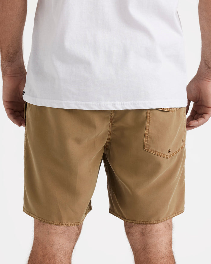 Center 17" Trunk