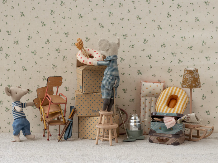 chair, mouse - coral