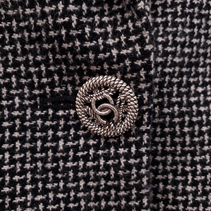 CHANEL GREY TWEED BLAZER WITH CC LOGO BUTTON - SIZE 42