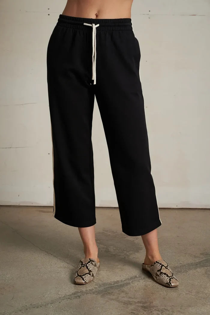 xs / true black