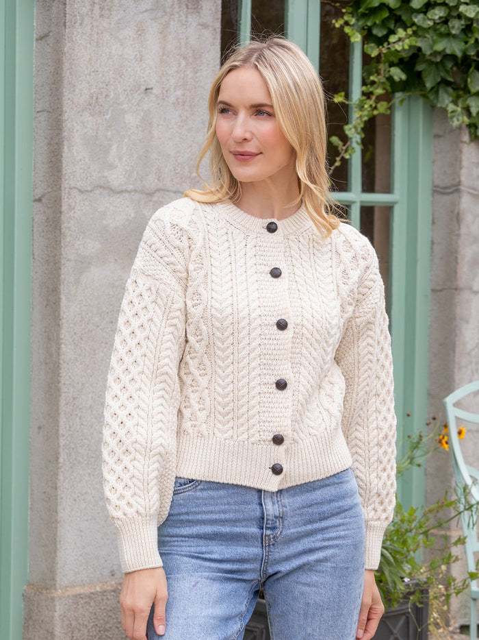 cropped_aran_cardigan_natural_e4b6a43b-019d-4004-9a57-e3f1f2df0600.jpg