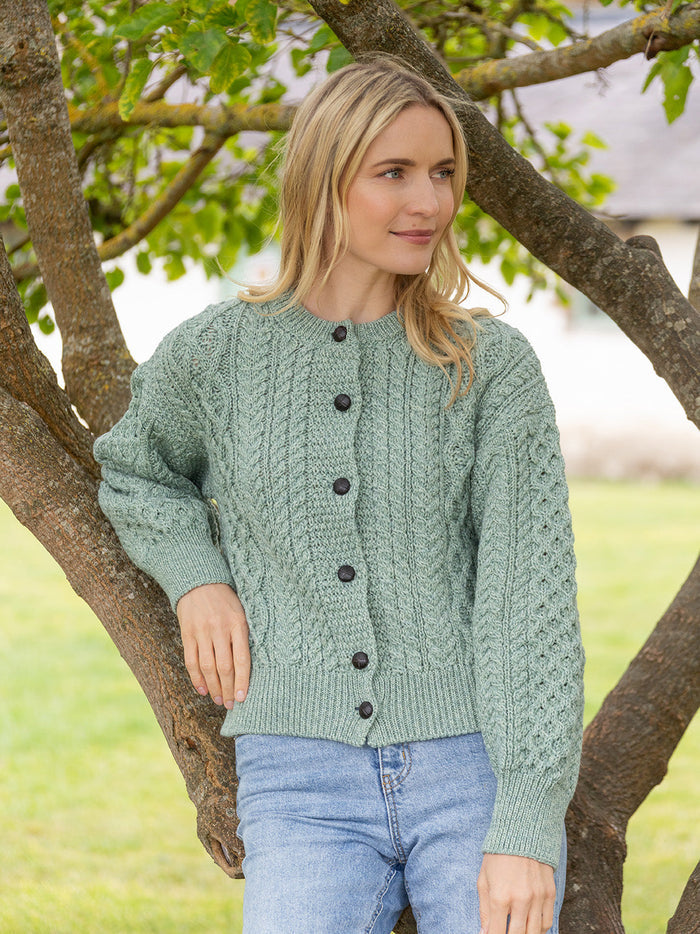 sage_green_cropped_cardigan_ladies_7cade3d6-e2f7-4b8b-a87a-ac951b68026a.jpg