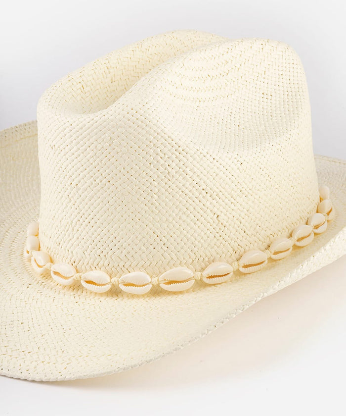 Beige straw hat with shell embellishments on a plain background #color_natural