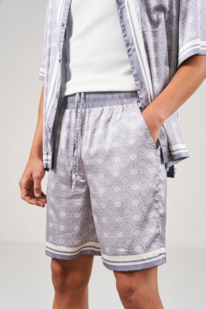 EMBLEM PRINT SHORTS - GREY