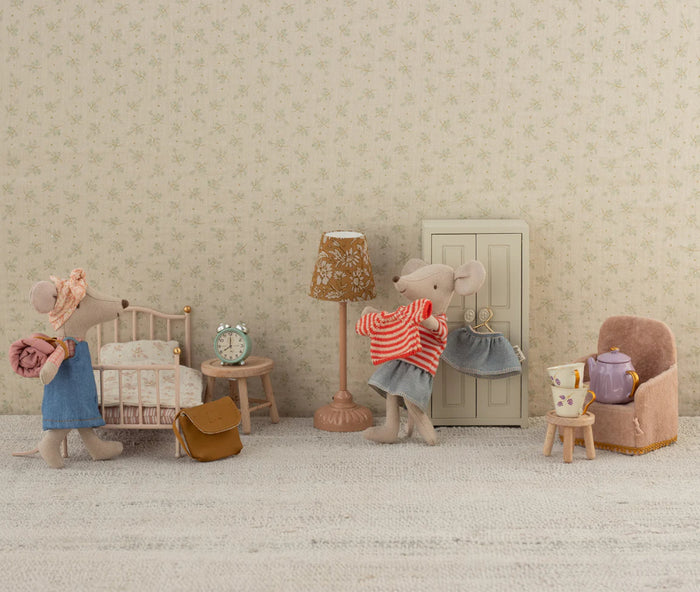 folding chair, mouse - powder