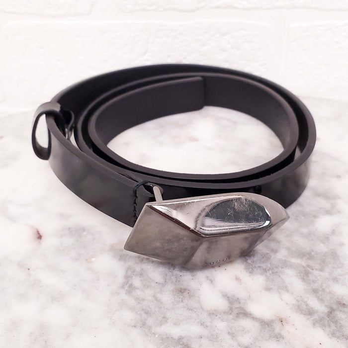 GUCCI BLACK PATENT BELT WITH SILVER LOGO DETAIL - SIZE 80