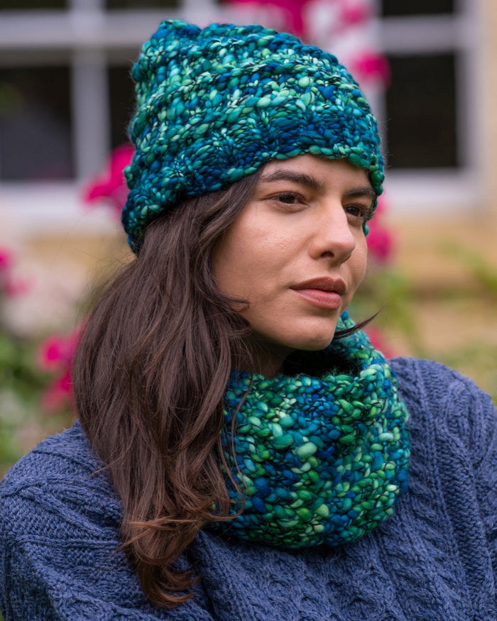 teal_scarf_and_hat_0edd3dda-d2fe-487f-8813-87739410ba58.jpg