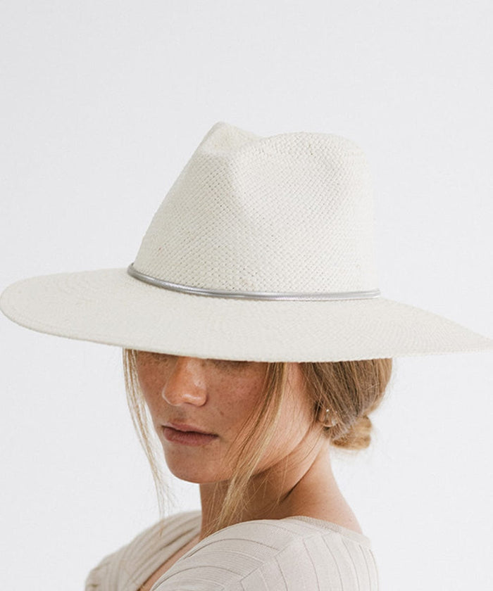 Woman wearing a white hat with a silver chain hat band against a plain background #color_silver