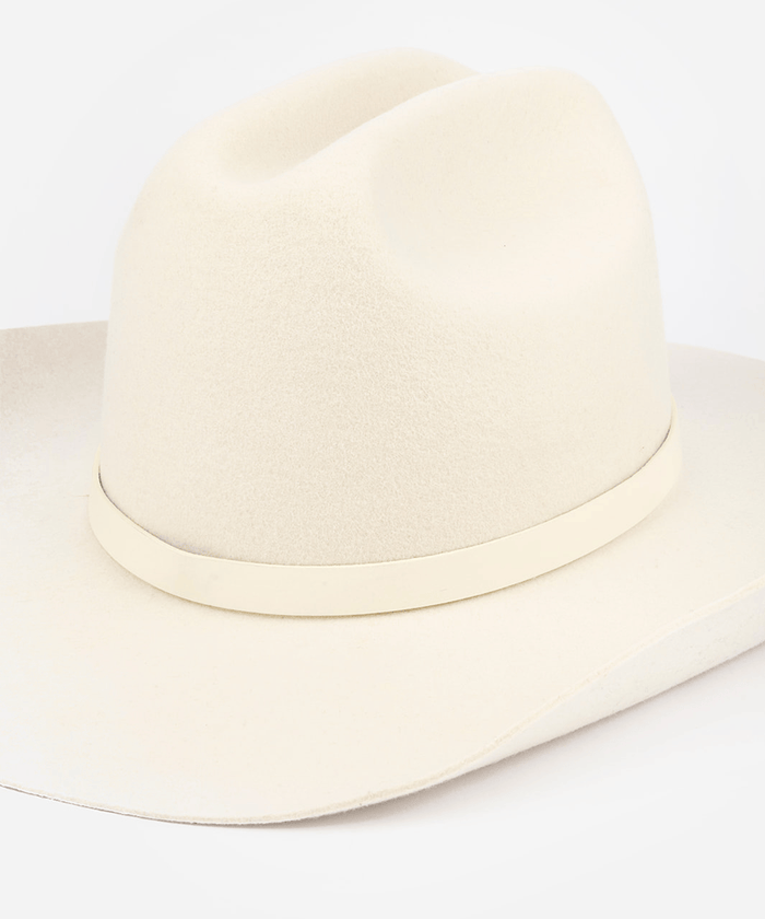 Beige wide-brimmed hat on a white background #color_off white