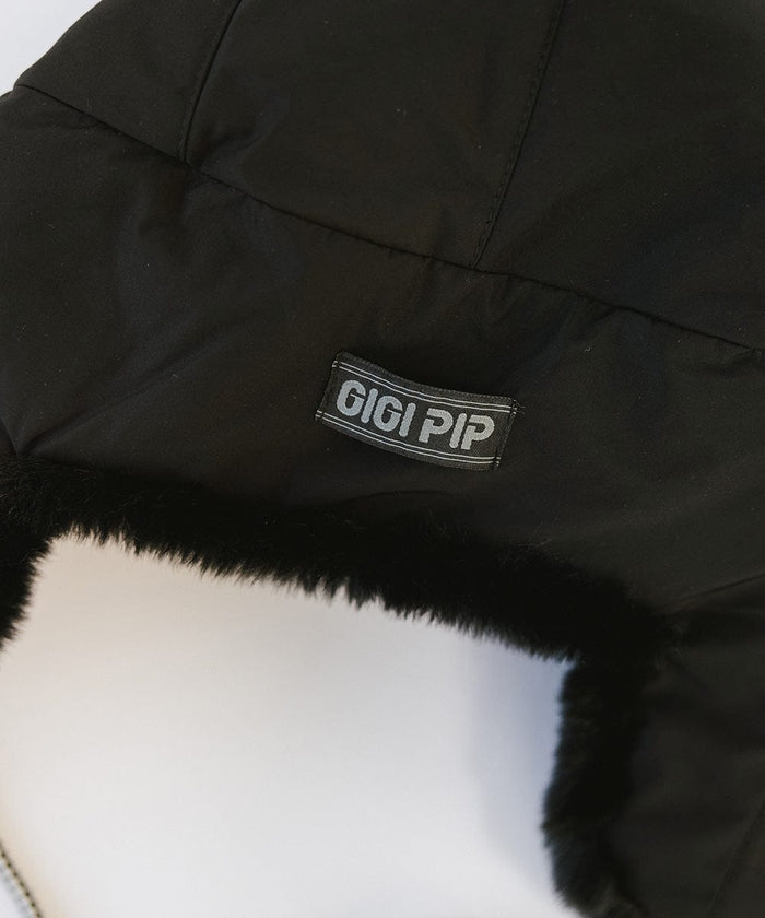 A black fur-trimmed hat on a white background #color_black