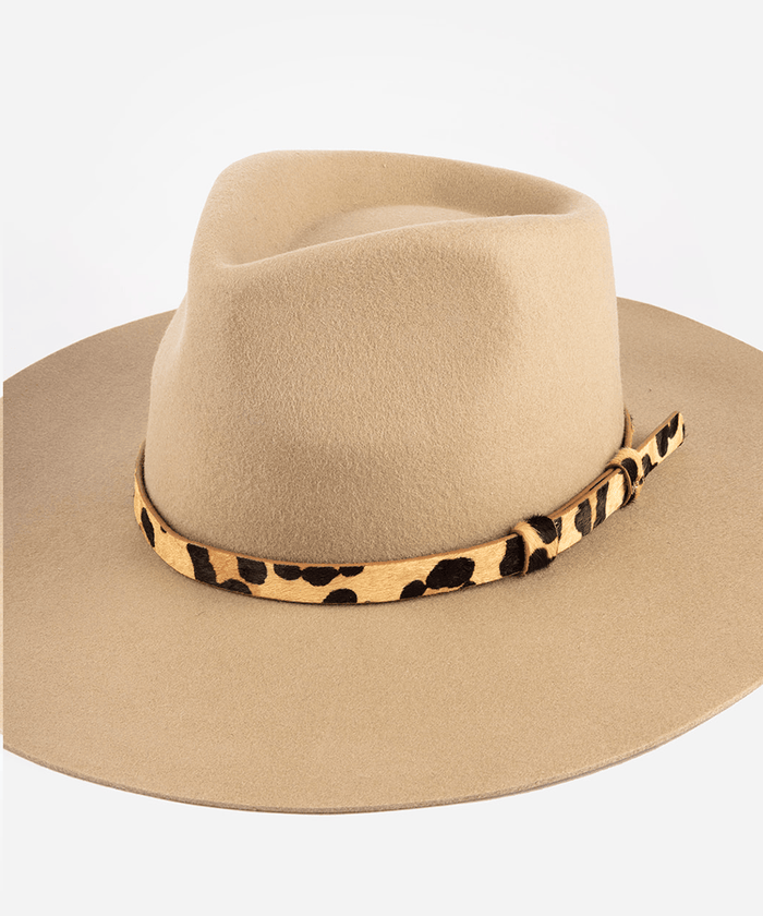 Beige hat with a leopard print band on a white background #color_tan