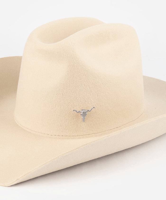 Pink cowboy hat with a silver longhorn-shaped hat pin on a white background #color_silver