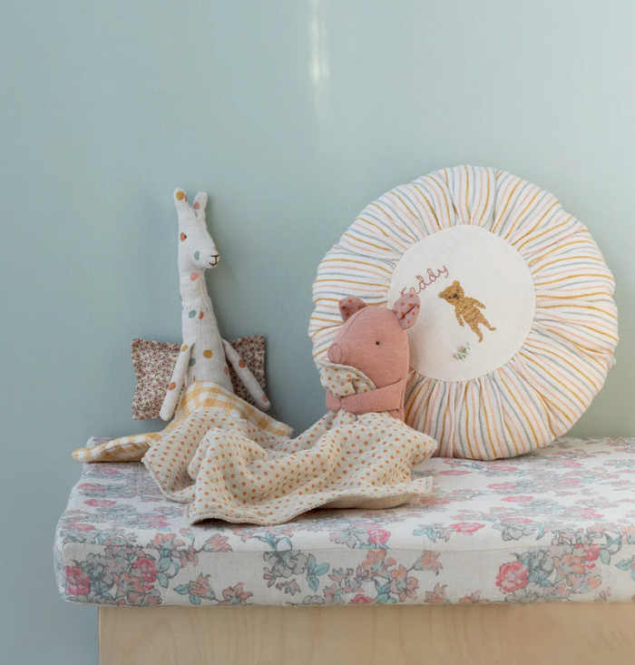 lullaby friends - pig, mini rose