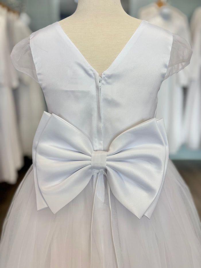 girl's white dress