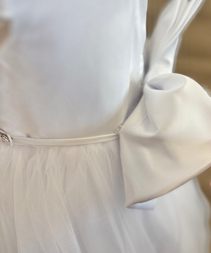 girl's white dress