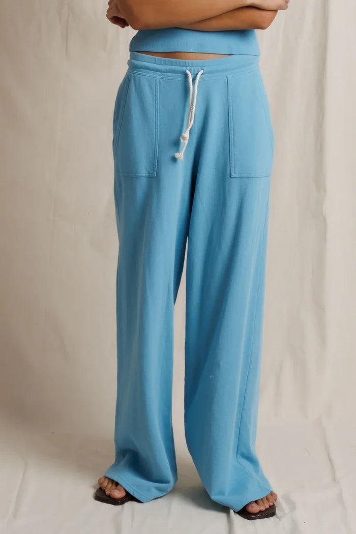 xs / milky blue