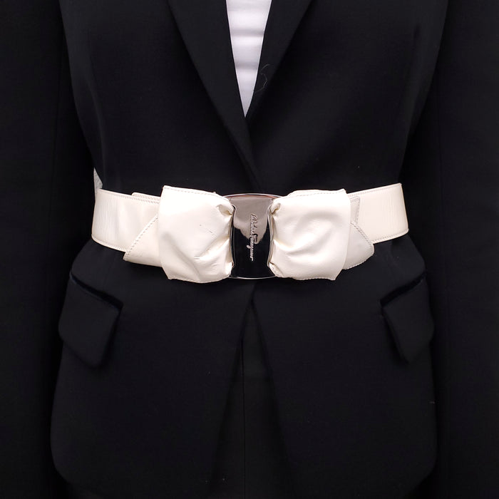 SALVATORE FERRAGAMO WHITE PATENT BOW LOGO BELT - SIZE 85