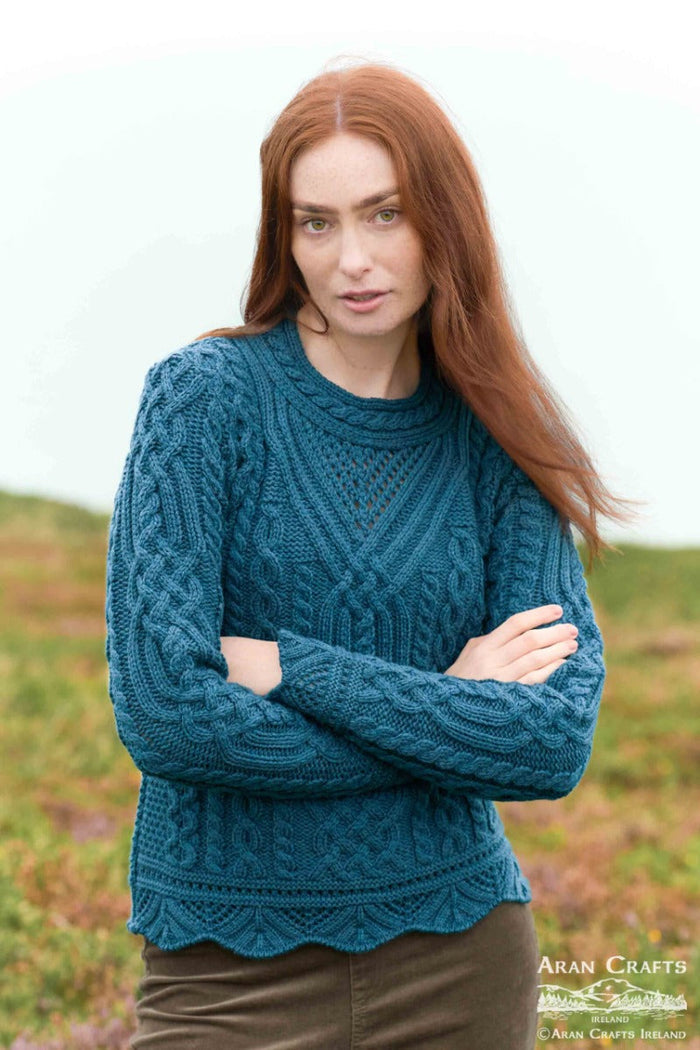 bermuda_sweater_woman_6f6c51fd-016f-40b7-936c-07f62e04b69f.jpg