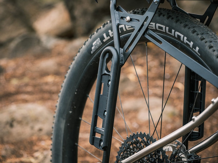 Support de fixation bikepacking Old Man Mountain – FLiP Cages