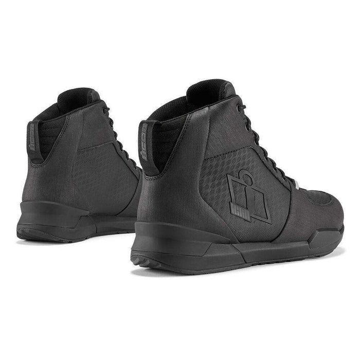 Tarmac Waterproof Boots: Description
Take on the elements while riding in lightweight comfort with the Tarmac™ Waterproof rid
